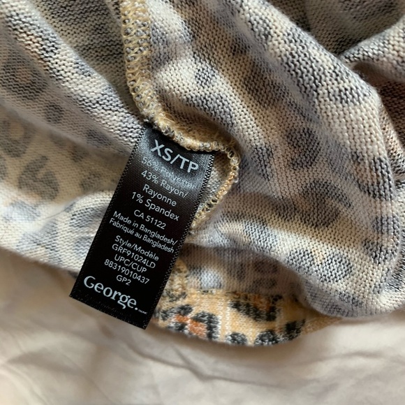 Cheetah Print Front Wrap Tie T-Shirt - Picture 3 of 5
